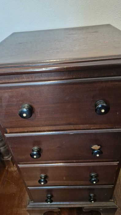 Mesa de Cabeceira madeira escura