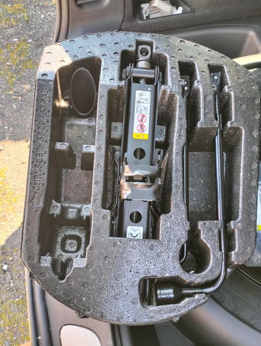 JEEP GRAND CHEROKEE WK2 ZESTAW KOŁA ZAPASOWEGO