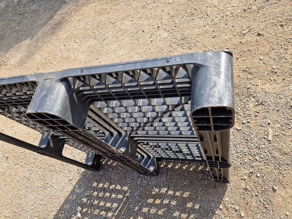 Palety plastikowe 114x114 cm paleta plastikowa pod mauzer podest basen