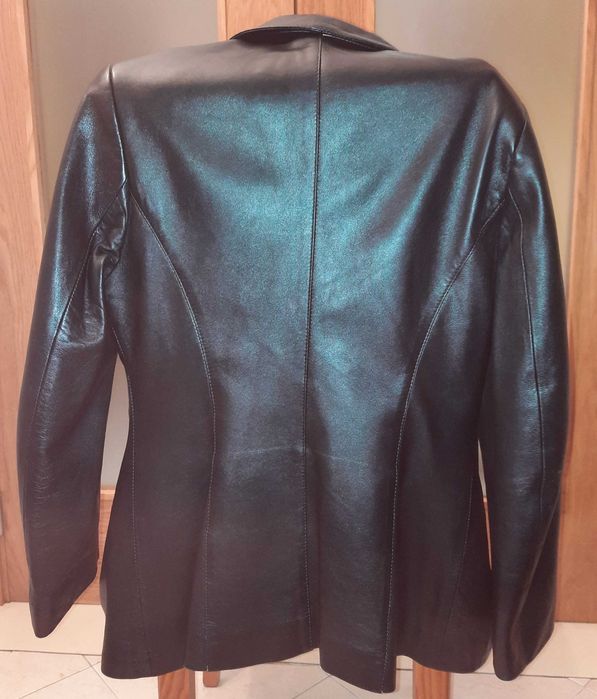 Casaco preto em pele