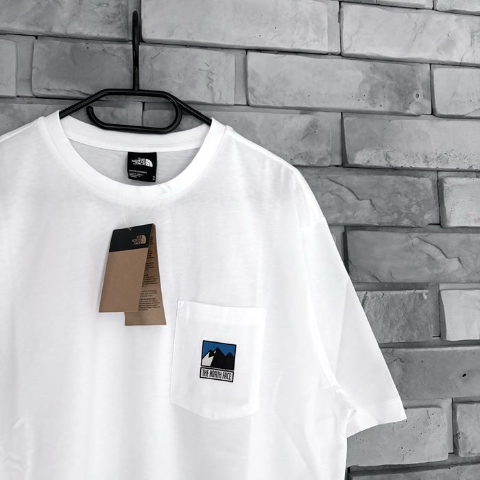 Koszulka t-shirt the north face tnf logo tee biała white pocket never stop exploring gorpcore góry