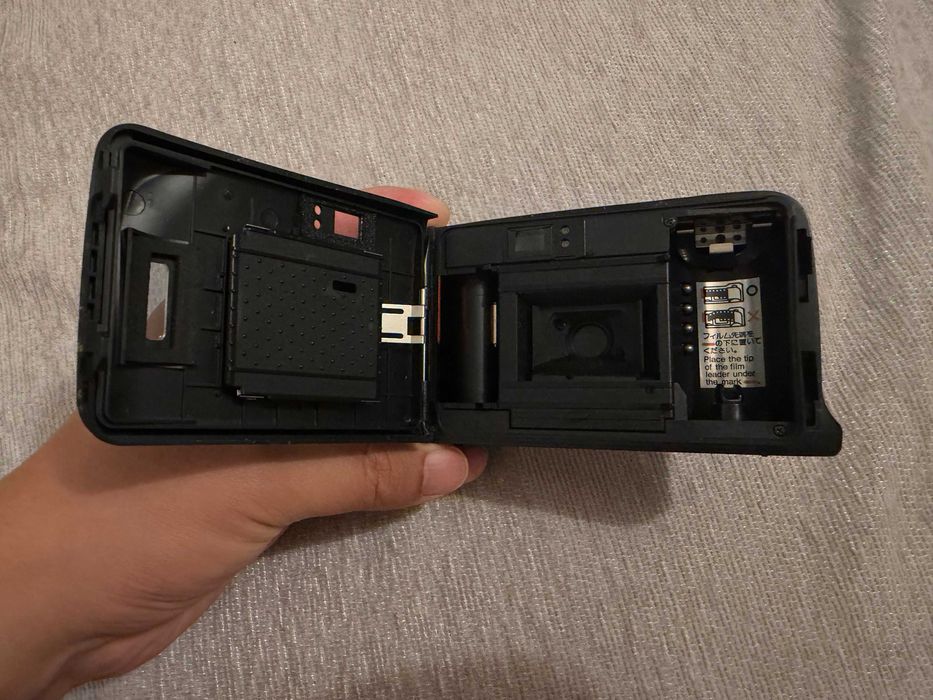 [For parts not working] Yashica T4 Carl Zeiss Tessar 3,5/35 mm T*