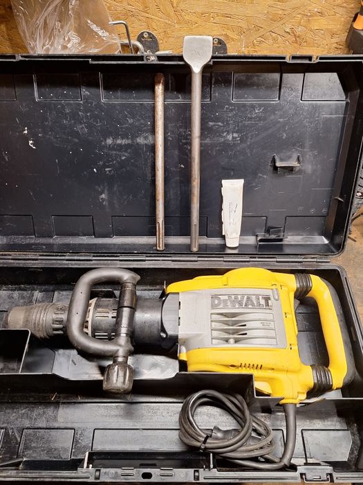 Młot wyburzeniowy Dewalt D25901