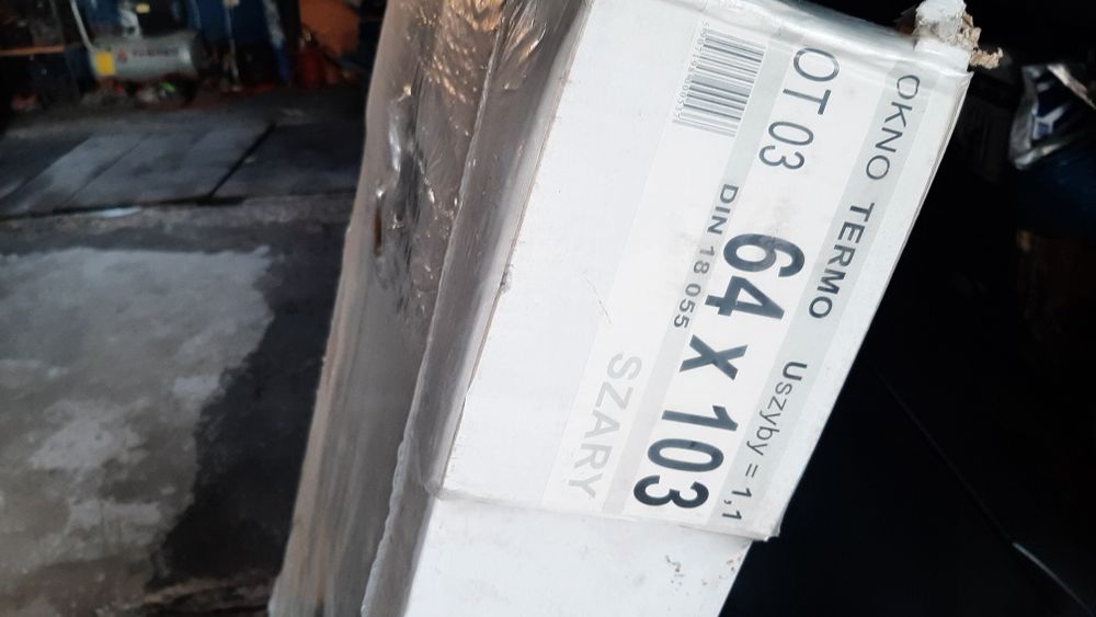 Okno dachowe drewniane 64x103