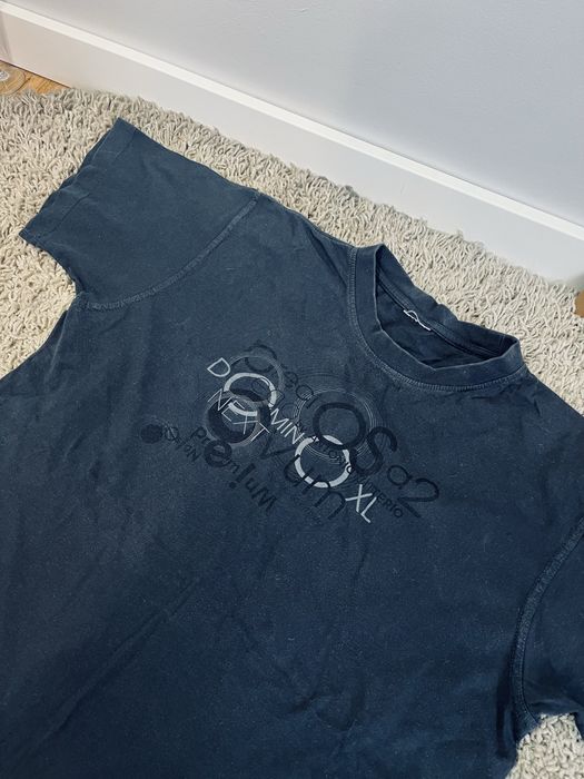 Szary meski t-shirt krotki rekaw rozm M basic dziurka przy szyi nadruk