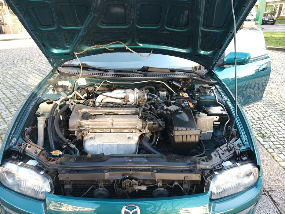 Mazda 322 F japonês