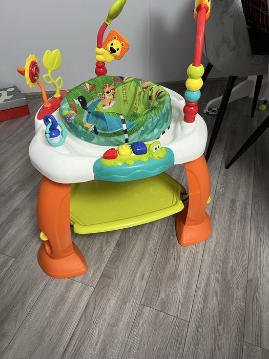 Розвивальний ігровий центр зі стрибунками