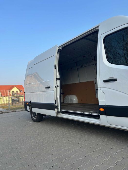Wynajem busa furgon/blaszak z hakiem L3h2