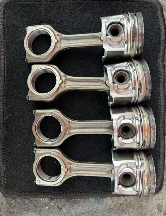 Шатуни з поршнями