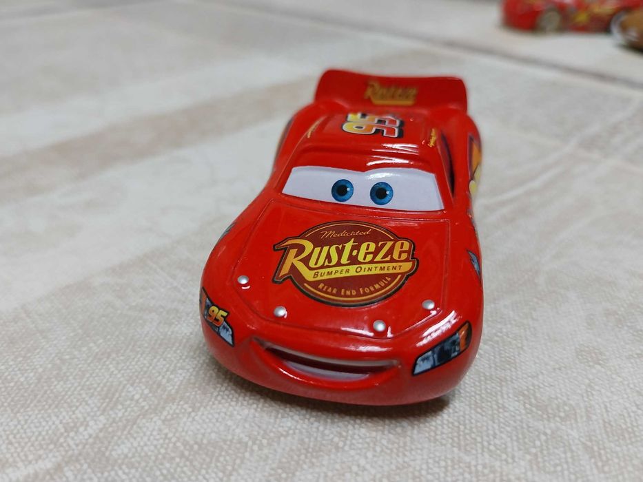 Cars / Disney / Pixar – LIGHTNING MCQUEEN #95