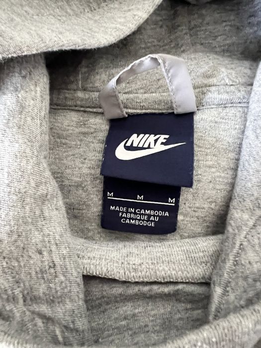 Hoodie Nike , moderna e como nova