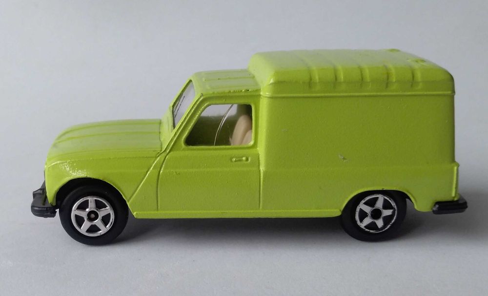 Renault 4, fabricado em Portugal. Ver descrição