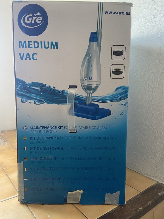 Piscina em muito bom estado. Só foi usada uma vez.