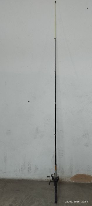 Cana de pesca com carreto. 2,10m. Em Loulé.