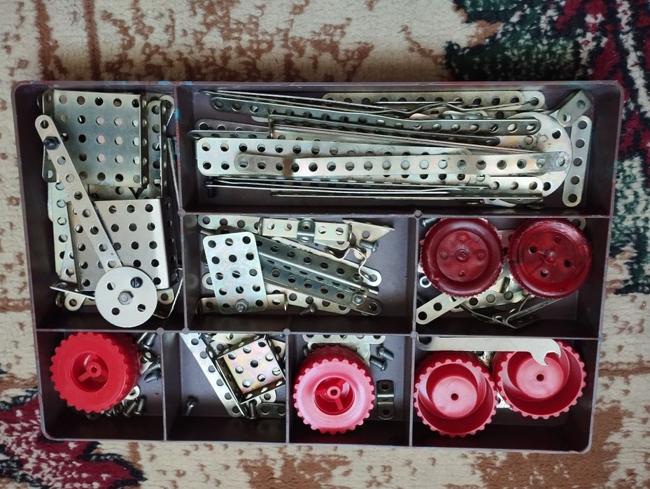 Продам детский конструктор механика,пазлы