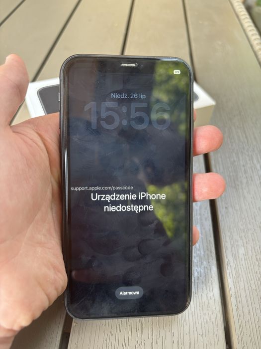 iPhone 11 64GB zablokowany