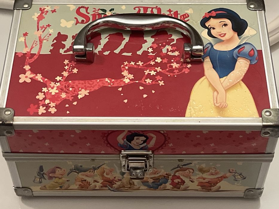 Caixa de maquilagem branca de neve