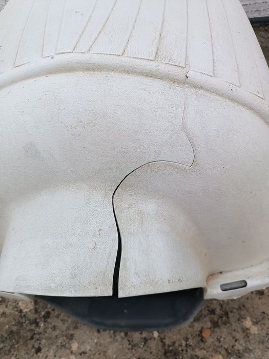 Casota para cão de porte grande ou médio. Espaçosa e lavável.