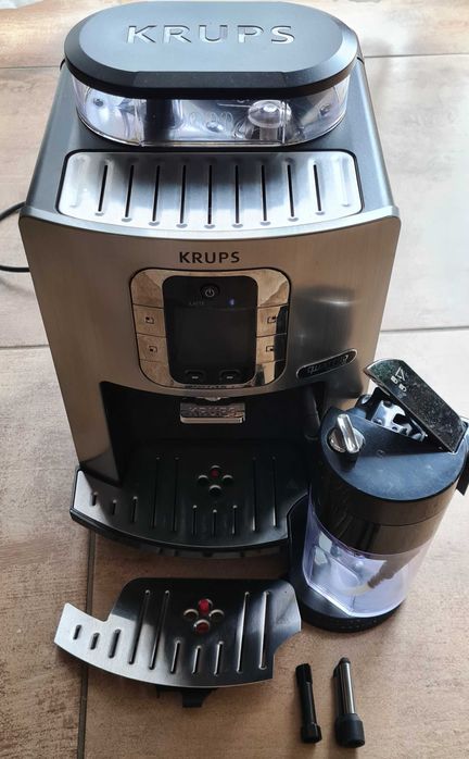 Ekspres Krups EA860e10   Quattro Force