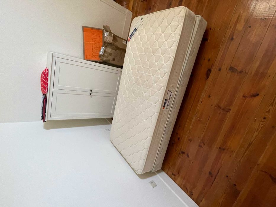 Cama de solteiro em ótimo estado