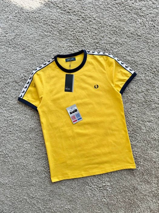 Футболка Fred Perry с лампасами