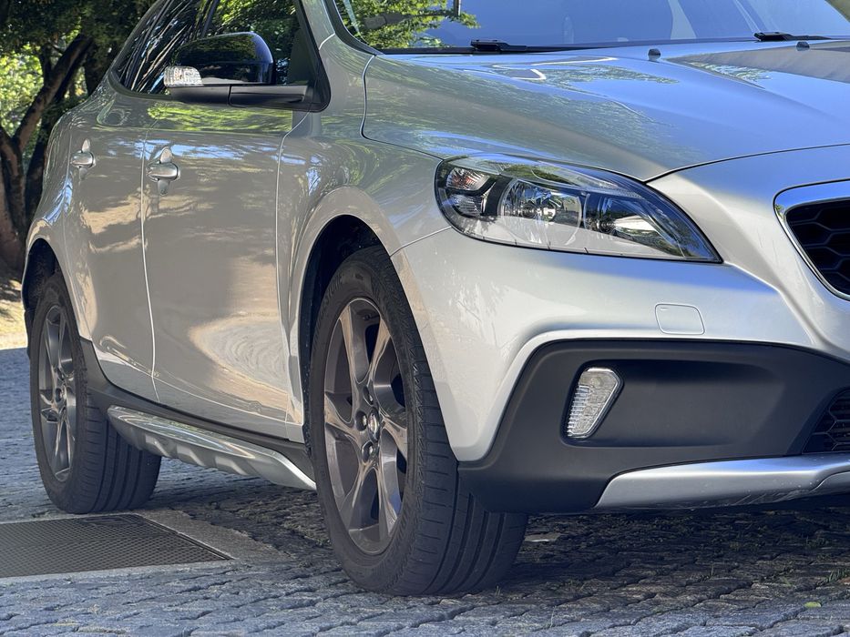 Volvo V40 Cross Country -  106 mil km