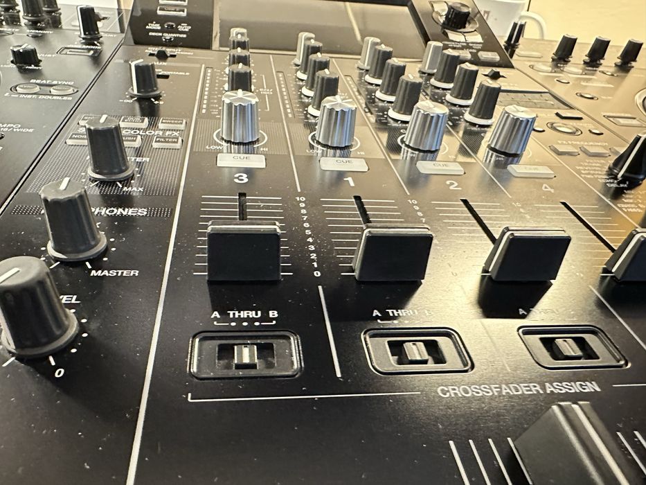 Pioneer XDJ-XZ + dedykowany case MAGMA