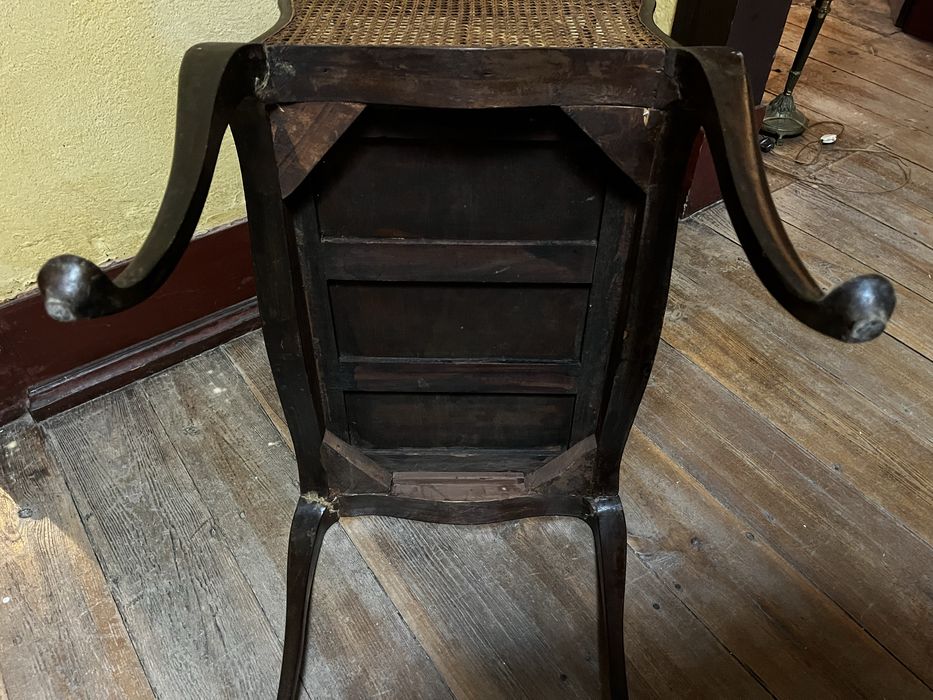 Suporte antigo de revistas.