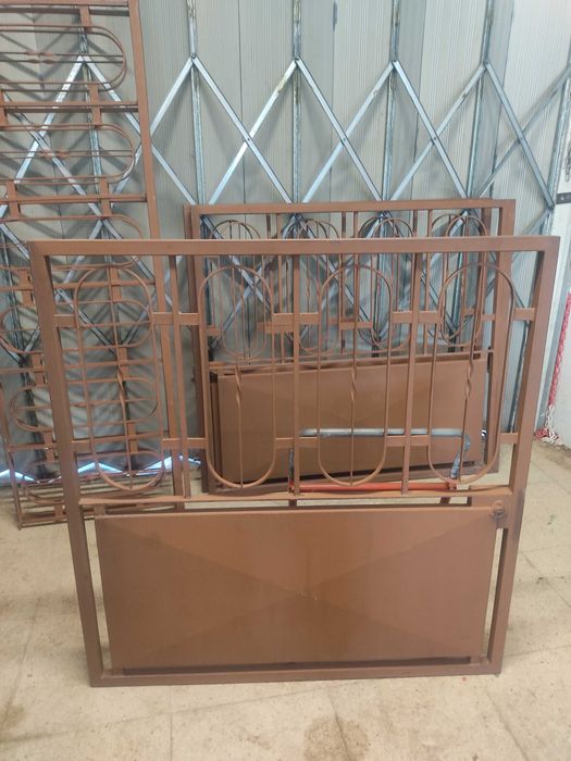 Portões e gradeamento de muro em Ferro