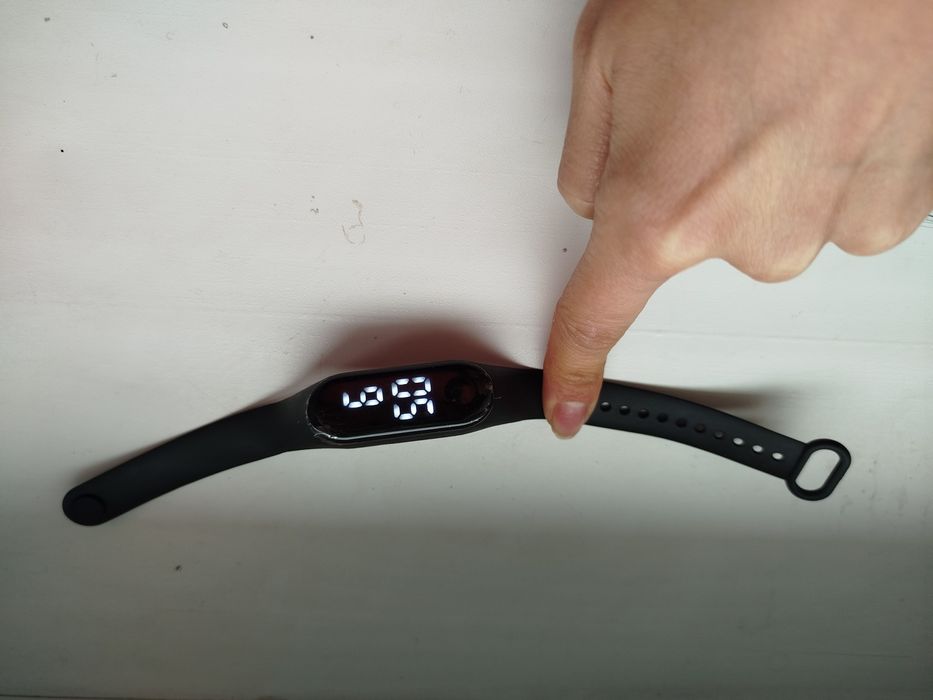 Часы электронные спортивные новые