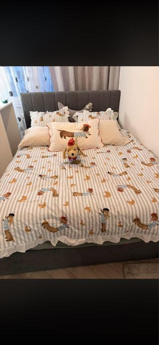 Komplet w Jamniki w czerwonych beretach i francuskie croissant Pościel 200x220cm