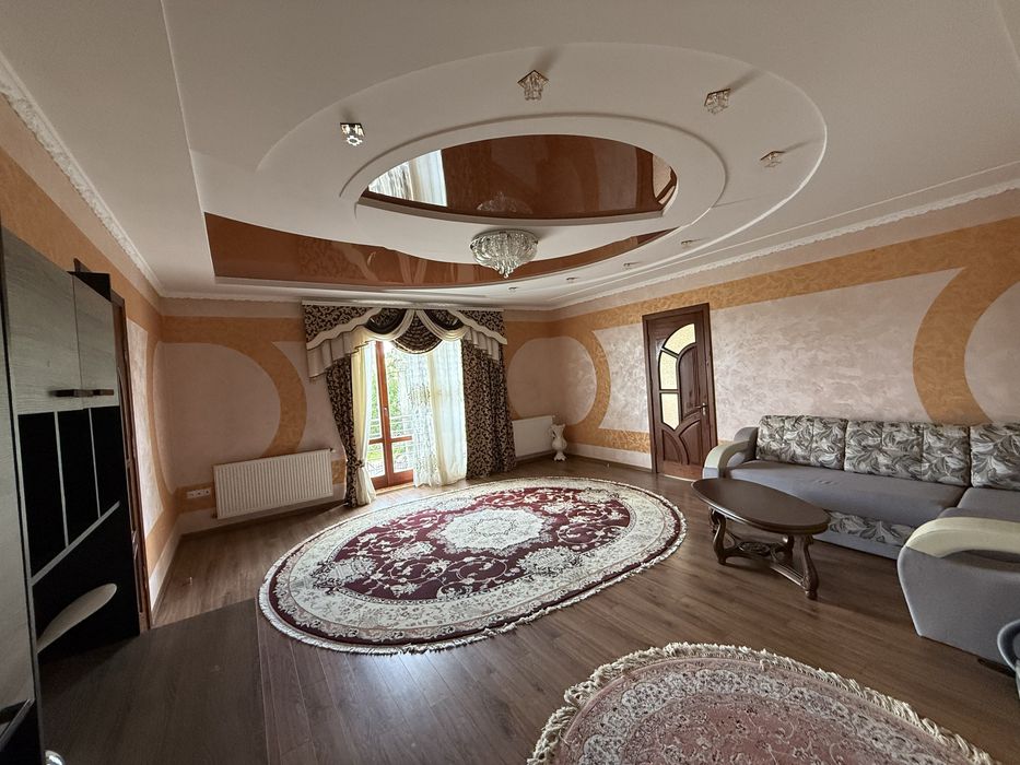 Продається будинок з неймовірним краєвидом, з комерцією,можливий обмін