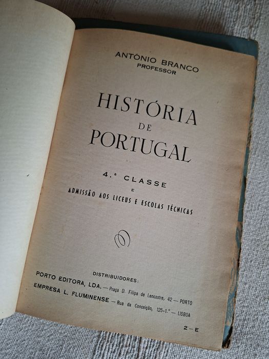 Livro antigo de Leituras ensino primário IV Classe