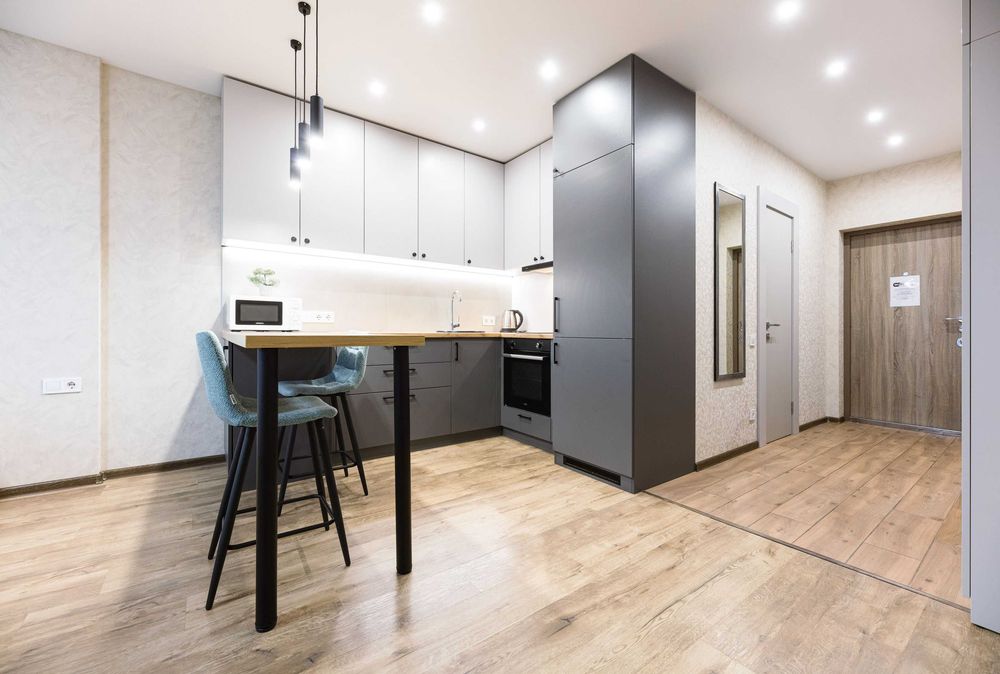 Подобова оренда студії, біля метро, Бажана 17Б. Є укриття.