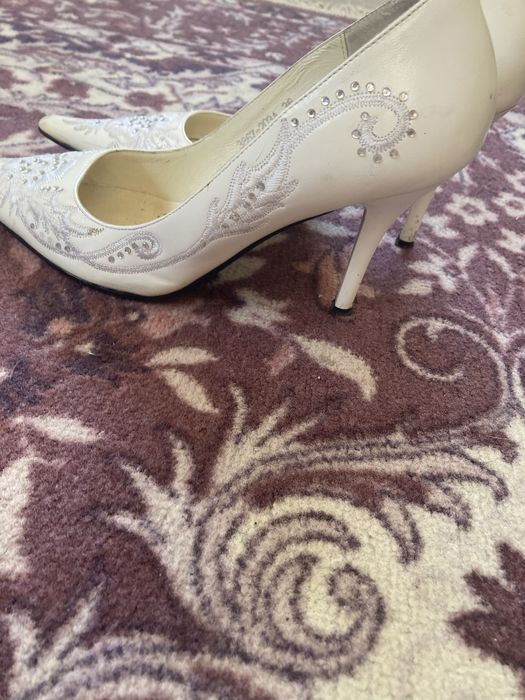 Туфлі кожзам білого кольору