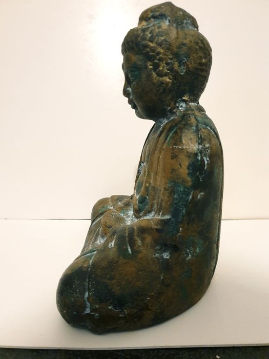 Antiga escultura de Buda japonês em ferro de fundição pintado + dourad