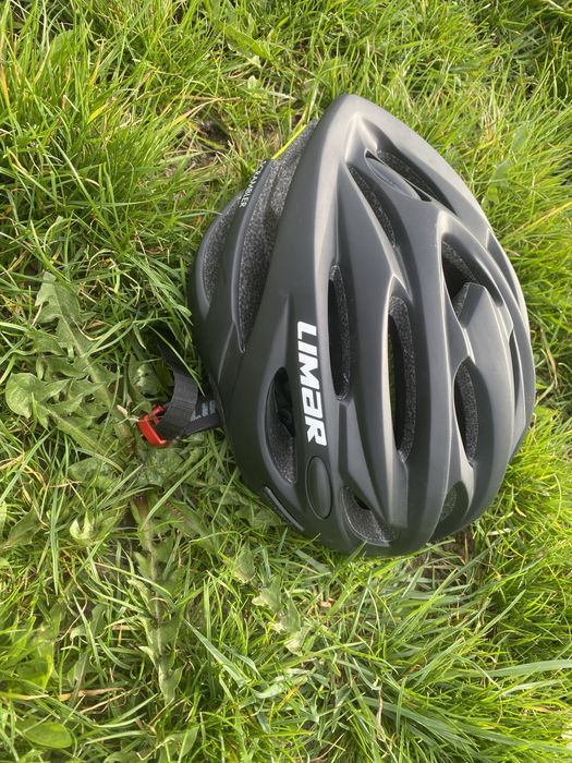 Продам велошолом у відмінному стані