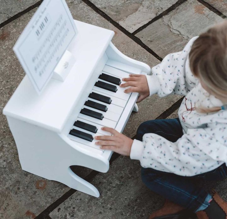 Piano Infantil Vilac 8374 – 18 Teclas – NOVO e Selado – Com Partituras