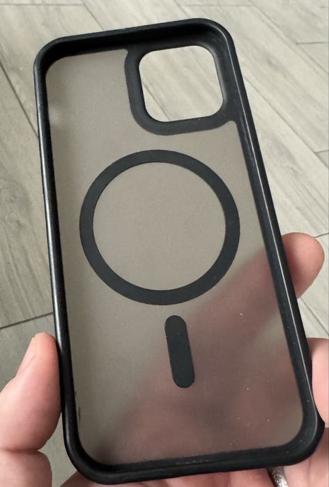 Etui na Iphone 12/12 Pro.