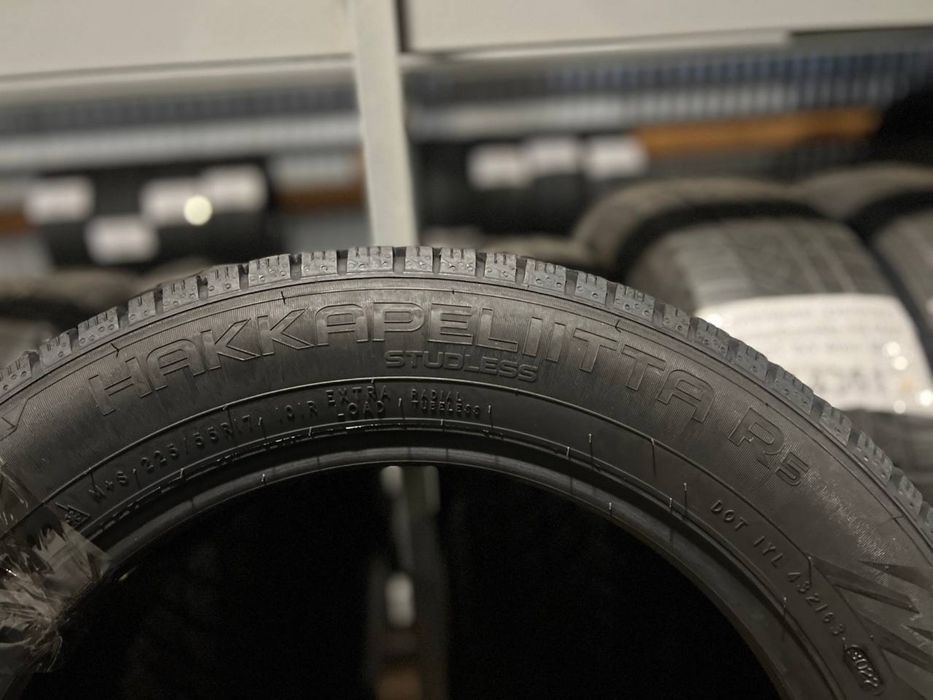 Nokian 225/55R17 Hakkapelitta R5