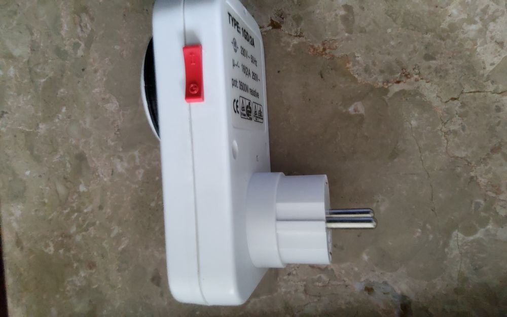 Working mechanical thermometer and timer.438006559225292804