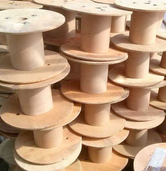 Szpule plastikowe, drewniane bębny kablowe, szpule sklejkowe, szpule