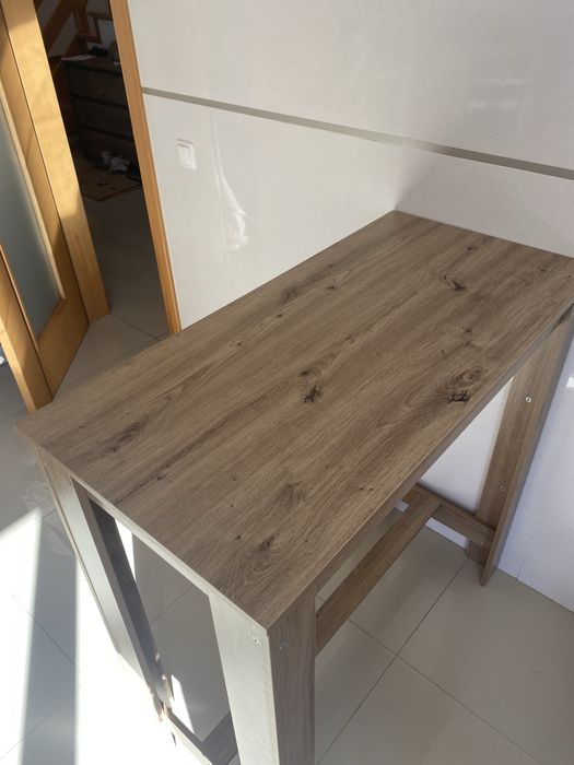 Mesa de refeição alta