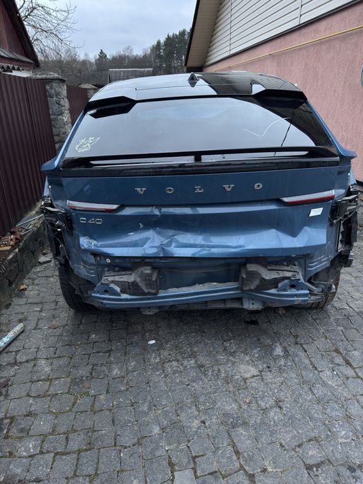 Кавролін Volvo C40 2022 року