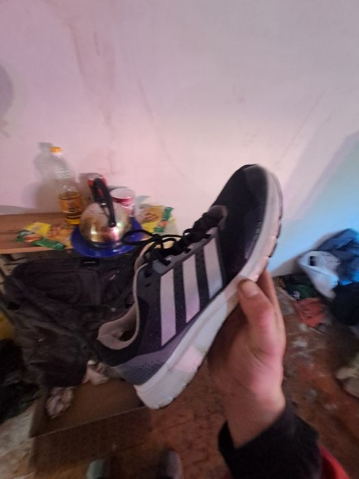 Продам кроссовки Adidas