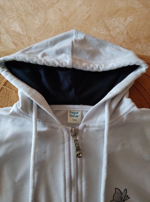 Детская кофта с капюшоном.