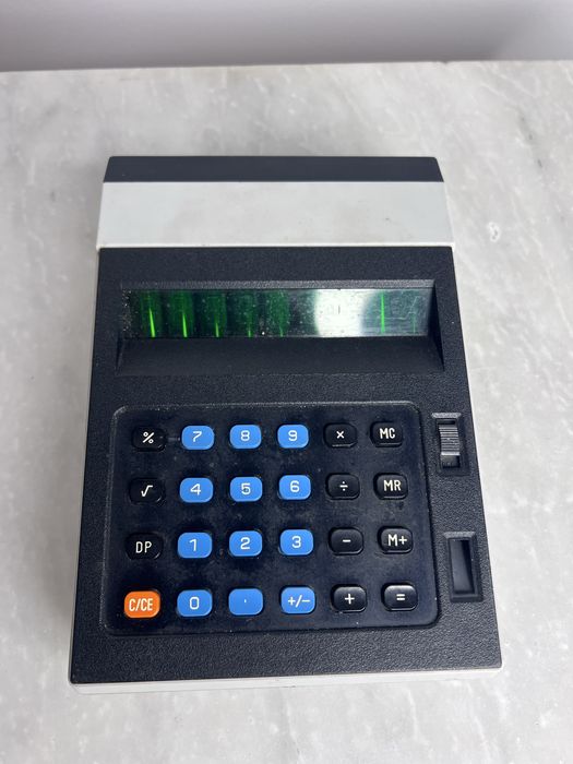 Zabytkowy kalkulator ELWRO 144