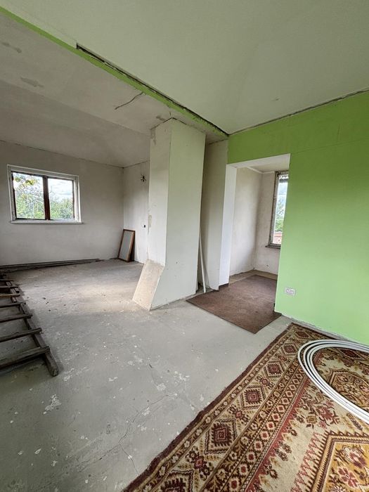 Продам 2 поверховий цегляний дачний будинок