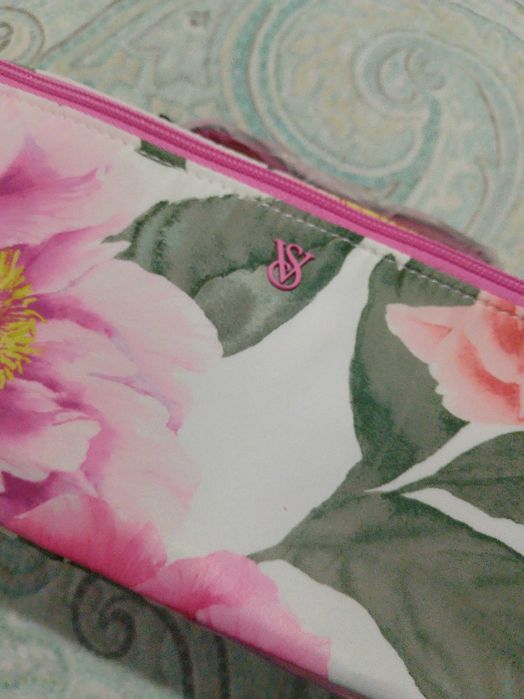 Bolsa de maquilhagem Vitória Secret Bombshell floral