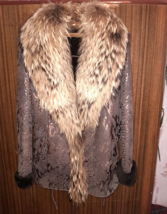 Натуральна дублянка з хутром єнота/ натуральня дубленка с мехом енота